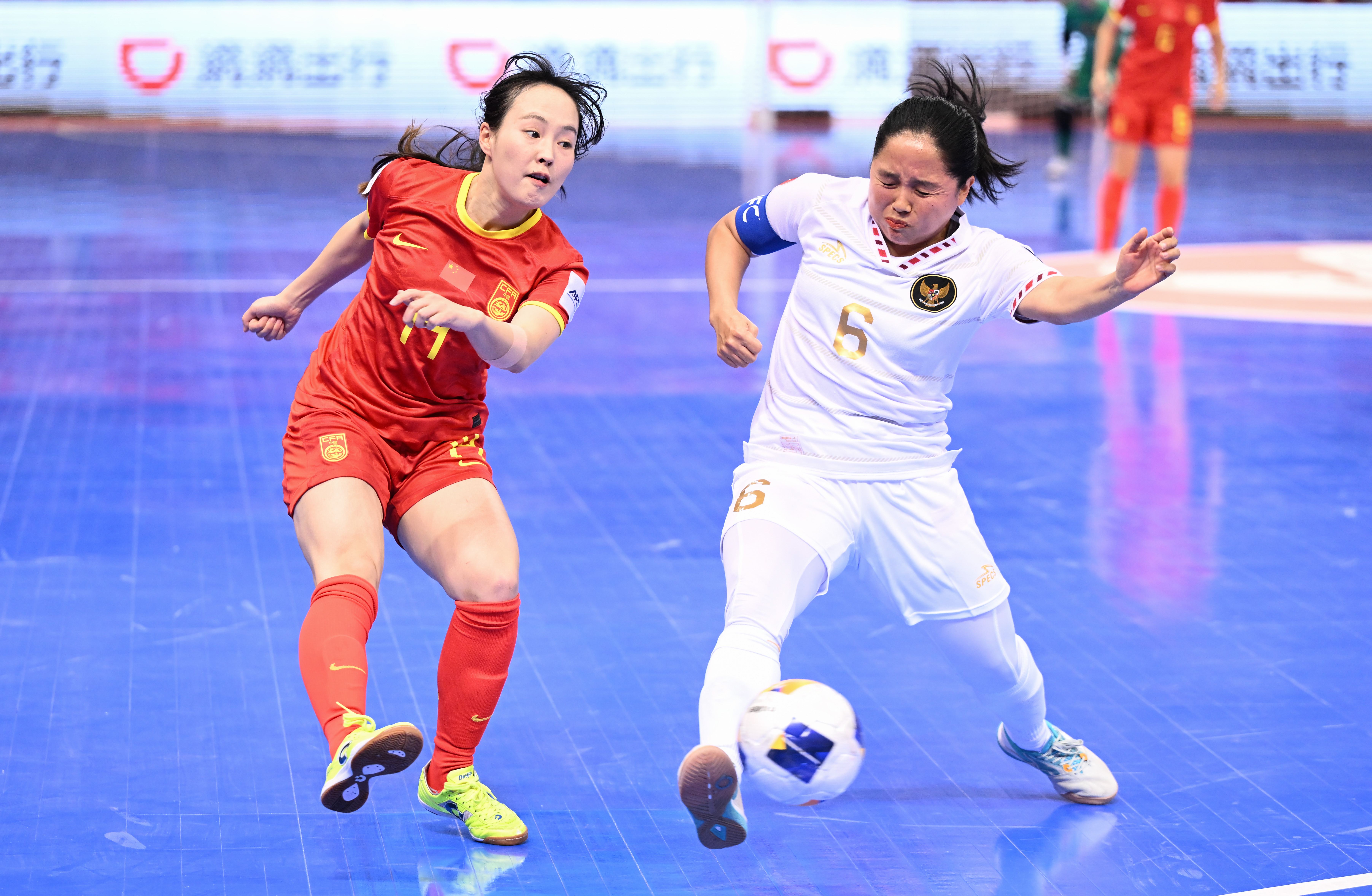 国际女子足球赛事，中国队表现优异再获好成绩