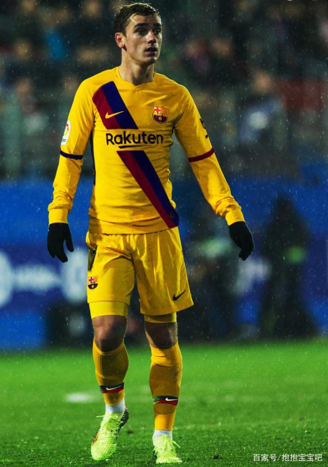 关于巴萨前锋格列兹曼在比赛中遭受犯规,耽误球队进攻的信息 关于巴萨前锋格列兹曼在比赛中遭受犯规,耽误球队进攻的信息