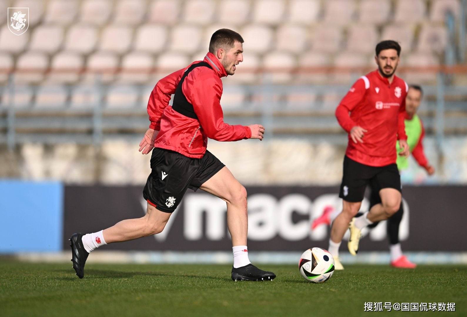 格鲁吉亚队在欧预赛中实现连胜,冲击冠军的简单介绍 格鲁吉亚队在欧预赛中实现连胜,冲击冠军的简单介绍