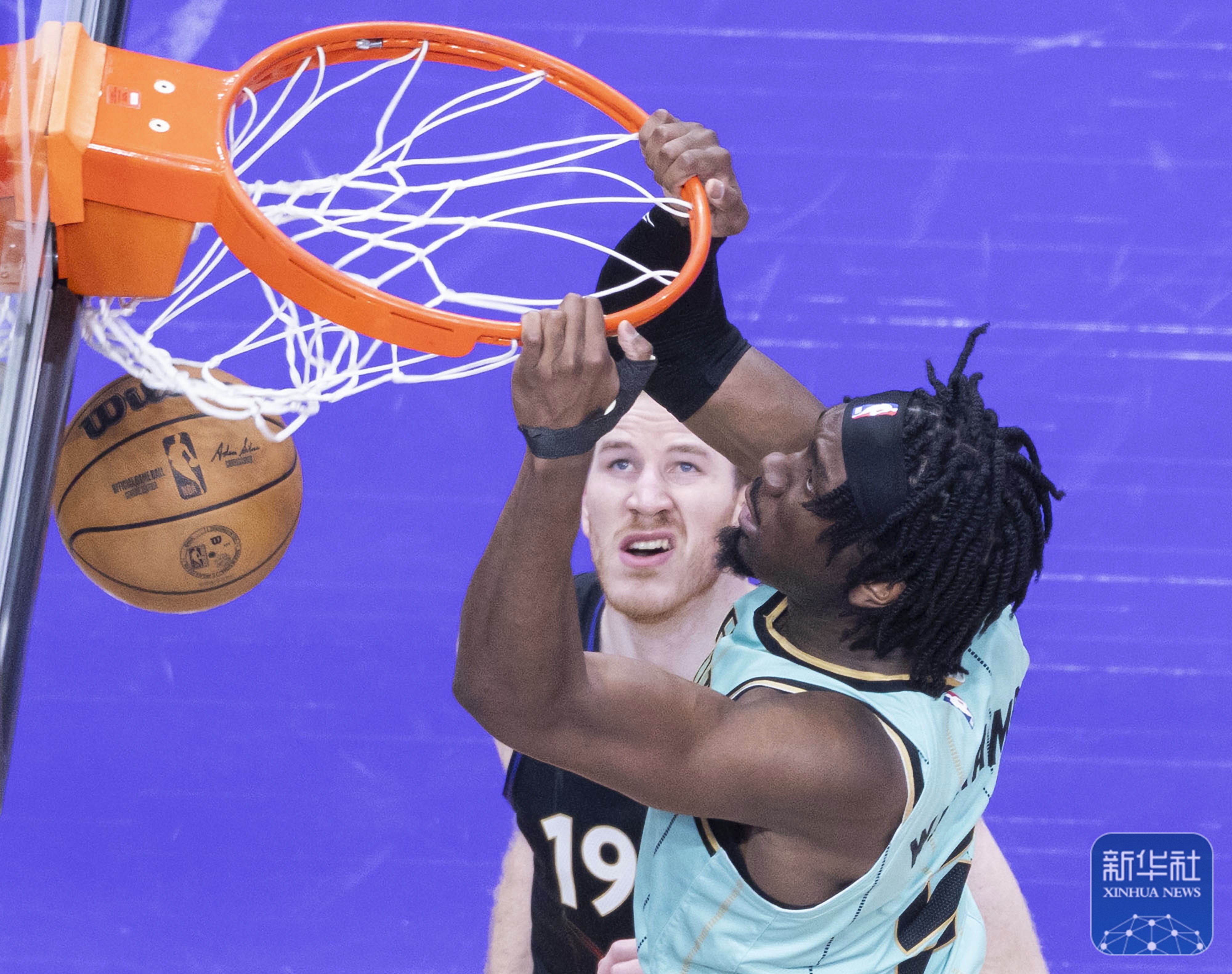 猛龙大胜骑士,领先东部榜首 猛龙大胜骑士,领先东部榜首