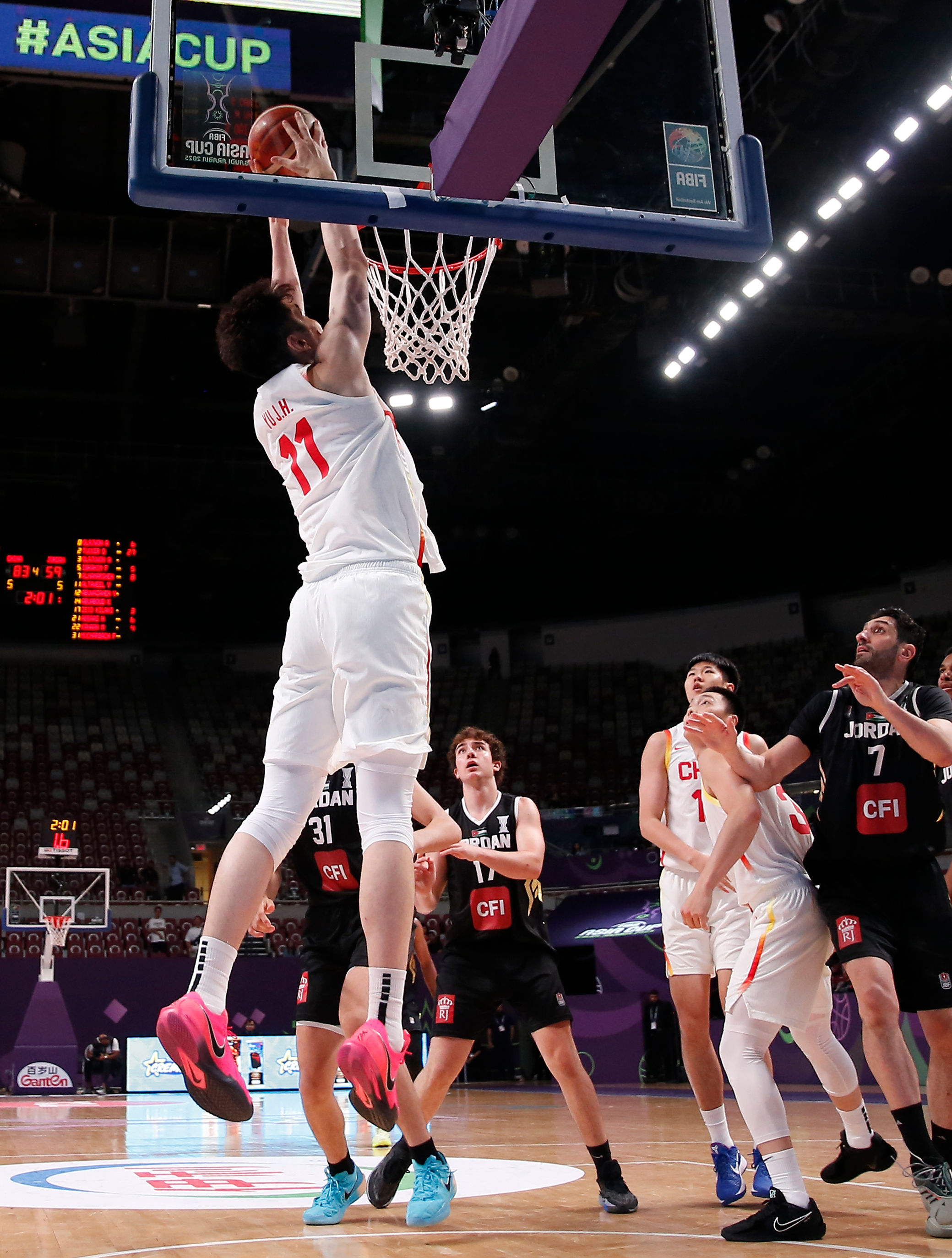 篮球球队成功晋级下一轮比赛